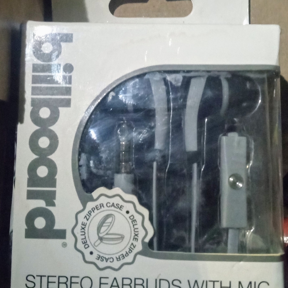 New Unopened Billboard Stereo Earbuds with Mic